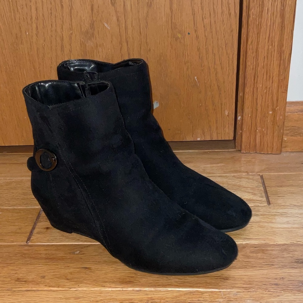 Ankle boots with wedge in black